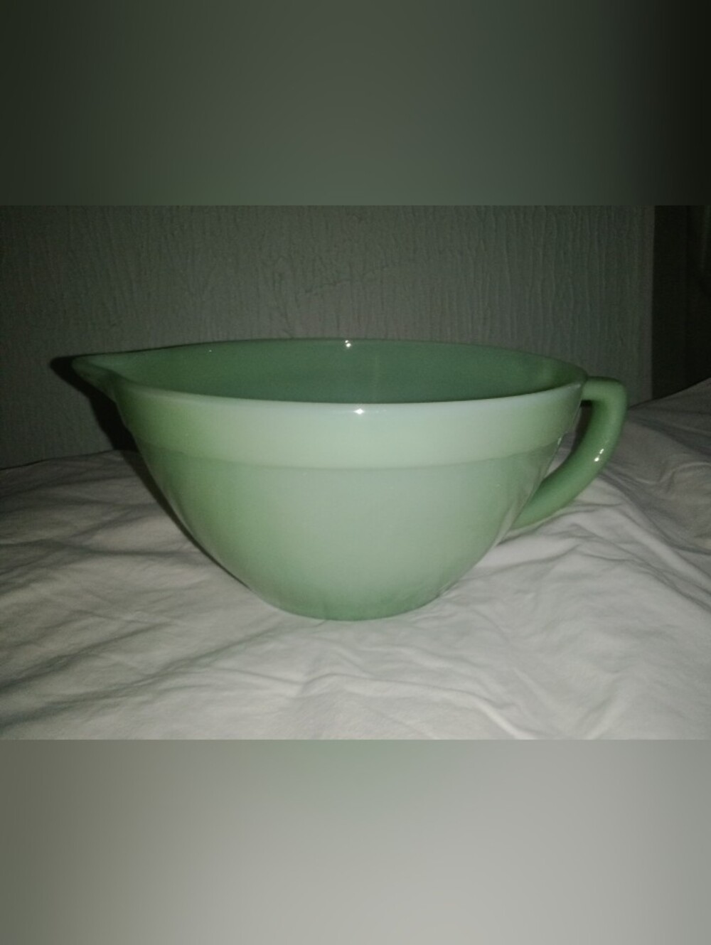 Vintage Fire King Jadeite Glass Batter Bowl Pitcher 7 1/2" Diameter 4" Tall - Picture 3 of 8